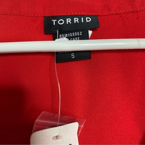 Torrid Red Long Sleeve Georgette 2 Pocket Pullover - Picture 3 of 4